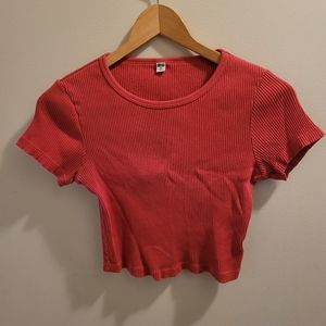 🌹 2/$15. Uni womans crop short sleeve sweater. Size medium.